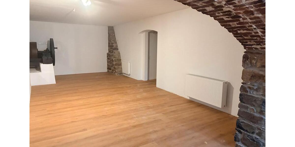 Erdgeschoßwohnung Hattert - 4 Zimmer, 120 m&sup2;, 1.000&euro; | Angebot:25893772