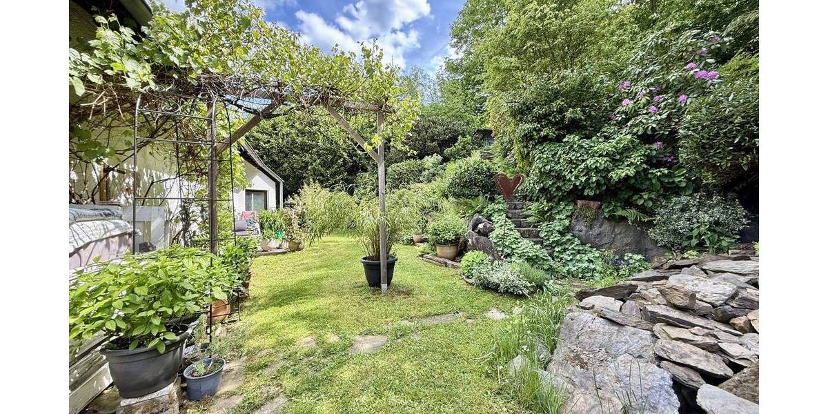 Mehrfamilienhaus, Wohnhaus Grünebach - 7 Zimmer, 230 m&sup2;, 350.000&euro; | Angebot:26859154