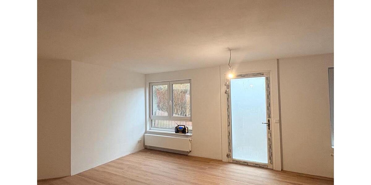 Erdgeschoßwohnung Hattert - 4 Zimmer, 120 m&sup2;, 1.000&euro; | Angebot:25893772