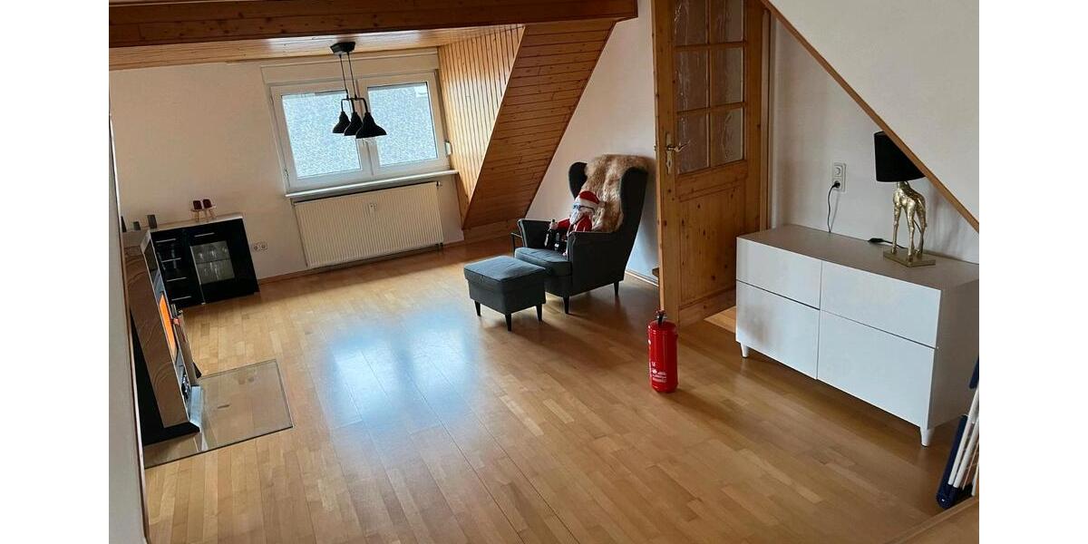 Dachgeschoßwohnung Eschenburg - 6 Zimmer, 130 m&sup2;, 900&euro; | Angebot:25220160