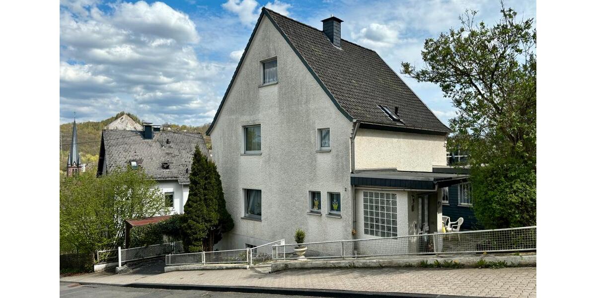 Einfamilienhaus Siegen Weidenau - 6.5 Zimmer, 150 m&sup2;, 295.000&euro; | Angebot:26710364