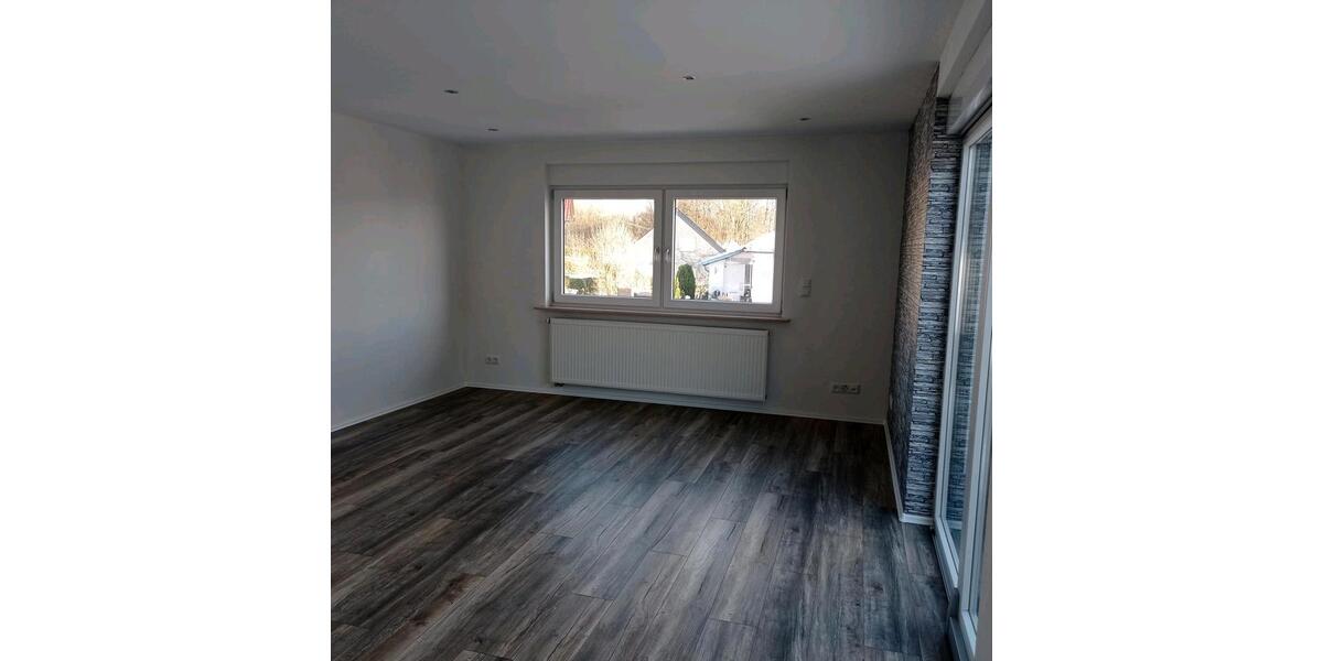 Erdgeschoßwohnung Hof - 3 Zimmer, 83 m&sup2;, 600&euro; | Angebot:26659472