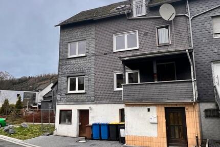 Haus Herdorf - 8 Zimmer, 230 m&sup2;, 155.000&euro; | Angebot:25419353