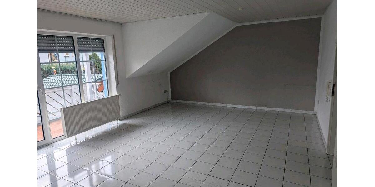 Dachgeschoßwohnung Haiger - 4 Zimmer, 98 m&sup2;, 800&euro; | Angebot:26022163