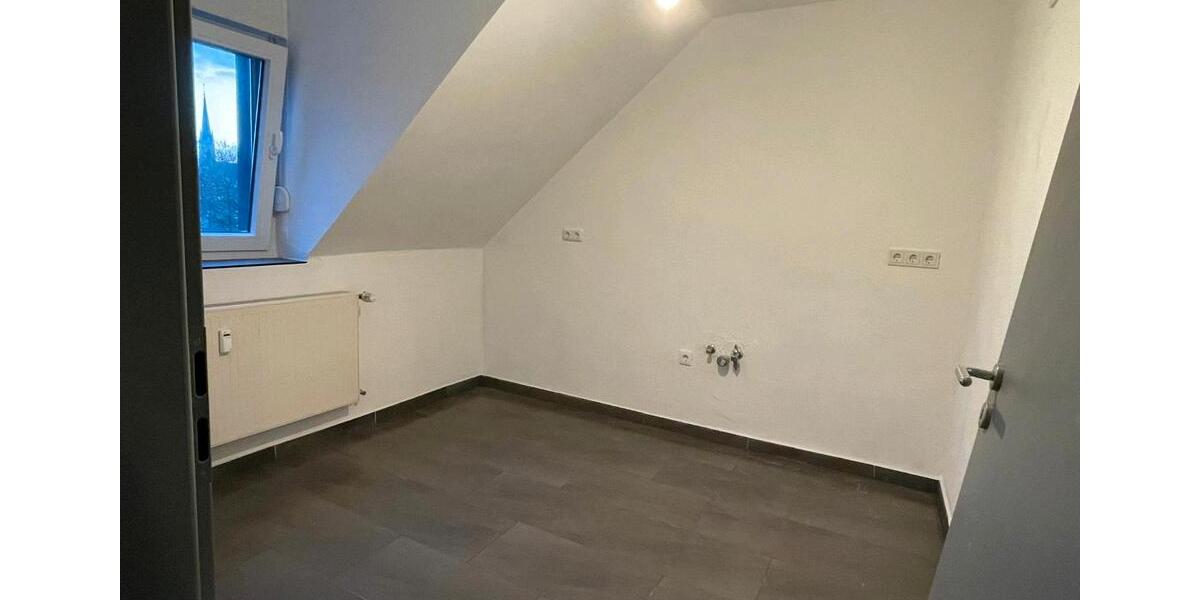 Dachgeschoßwohnung Siegen Dillnhütten - 3 Zimmer, 60 m&sup2;, 700&euro; | Angebot:25957369