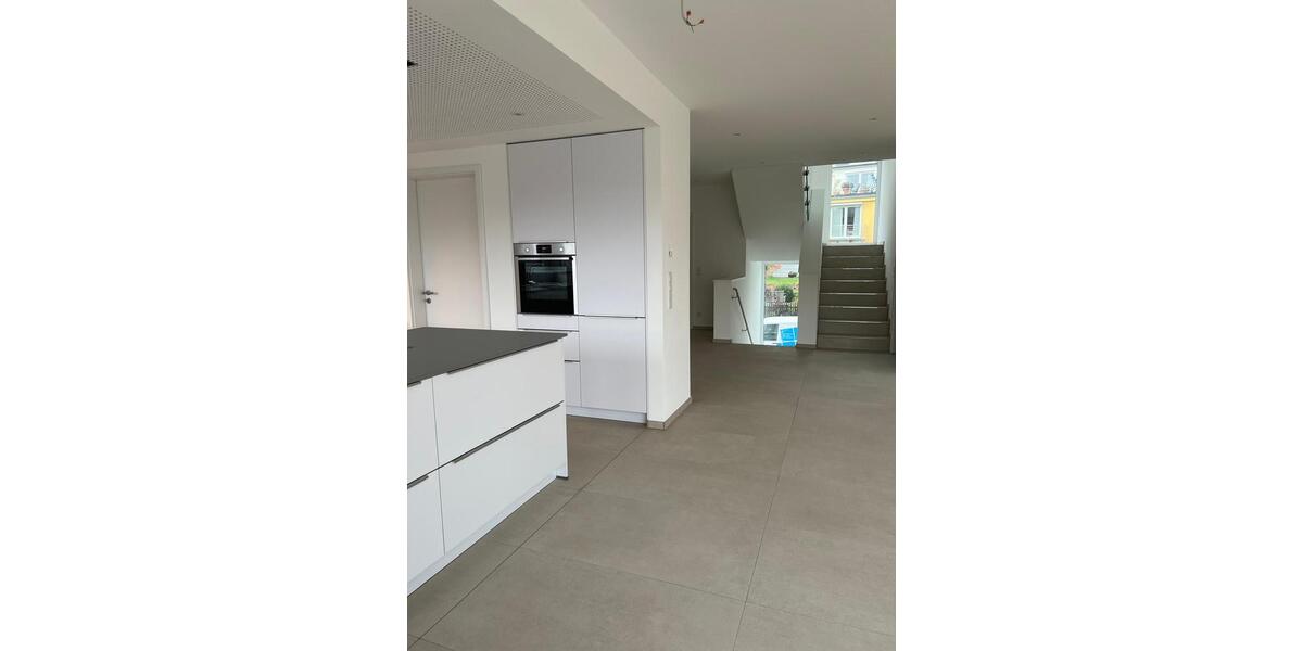 Maisonettenwohnung Siegen - 5 Zimmer, 190 m&sup2;, 1.900&euro; | Angebot:26602676