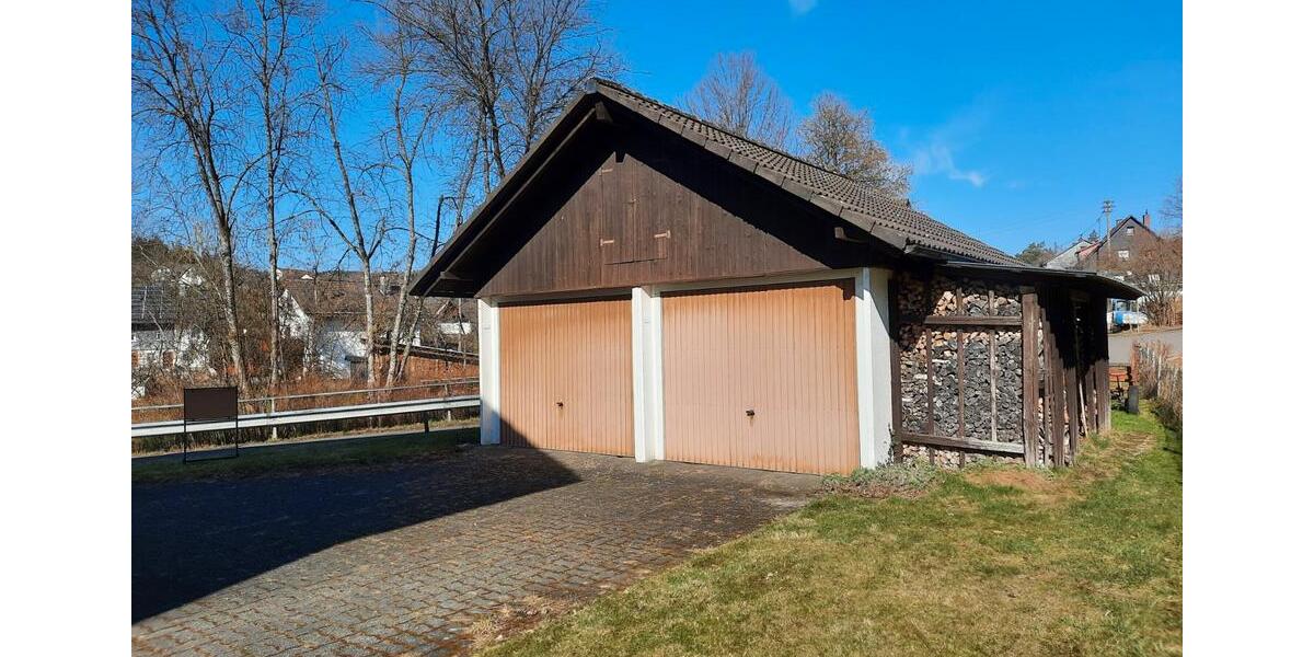 Etagenwohnung Netphen - 8 Zimmer, 180 m&sup2;, 240.000&euro; | Angebot:27024028