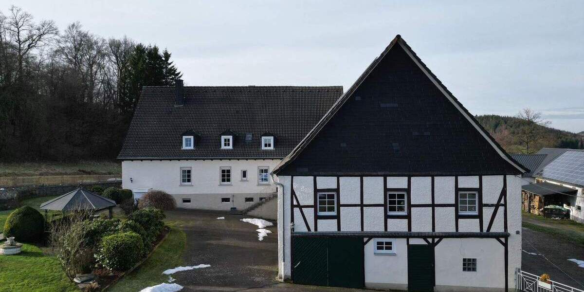 Bauernhaus, Landhaus Olpe Rhonard - 1 Zimmer, 390 m&sup2;, 1.280.000&euro; | Angebot:25666276
