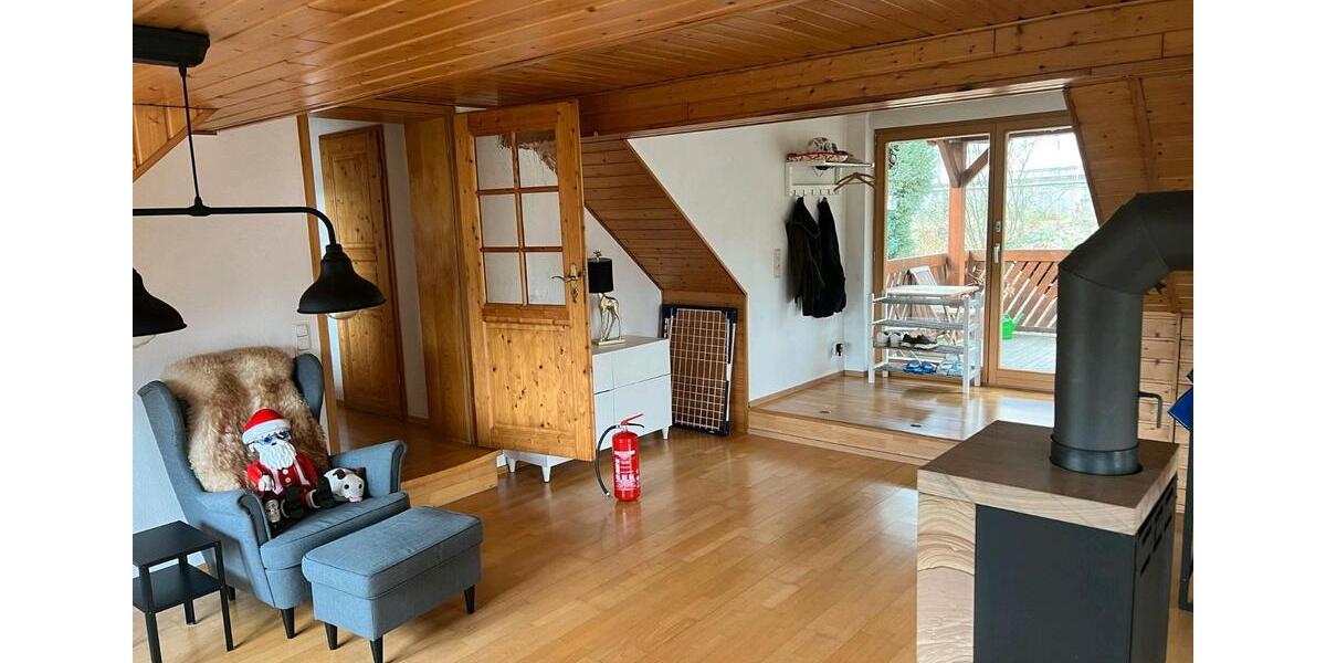 Dachgeschoßwohnung Eschenburg - 6 Zimmer, 130 m&sup2;, 900&euro; | Angebot:25220160