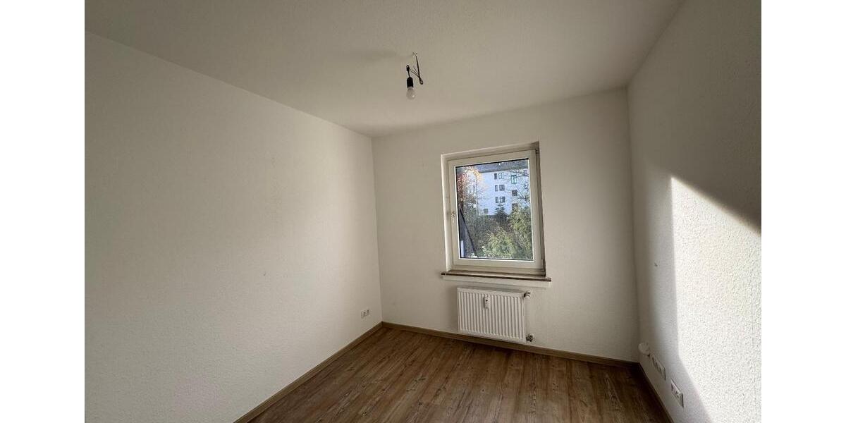 Etagenwohnung Siegen - 3 Zimmer, 71 m&sup2;, 639&euro; | Angebot:25102165