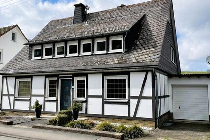 Haus Kirchhundem - 7 Zimmer, 170 m&sup2;, 240.000&euro; | Angebot:26890861