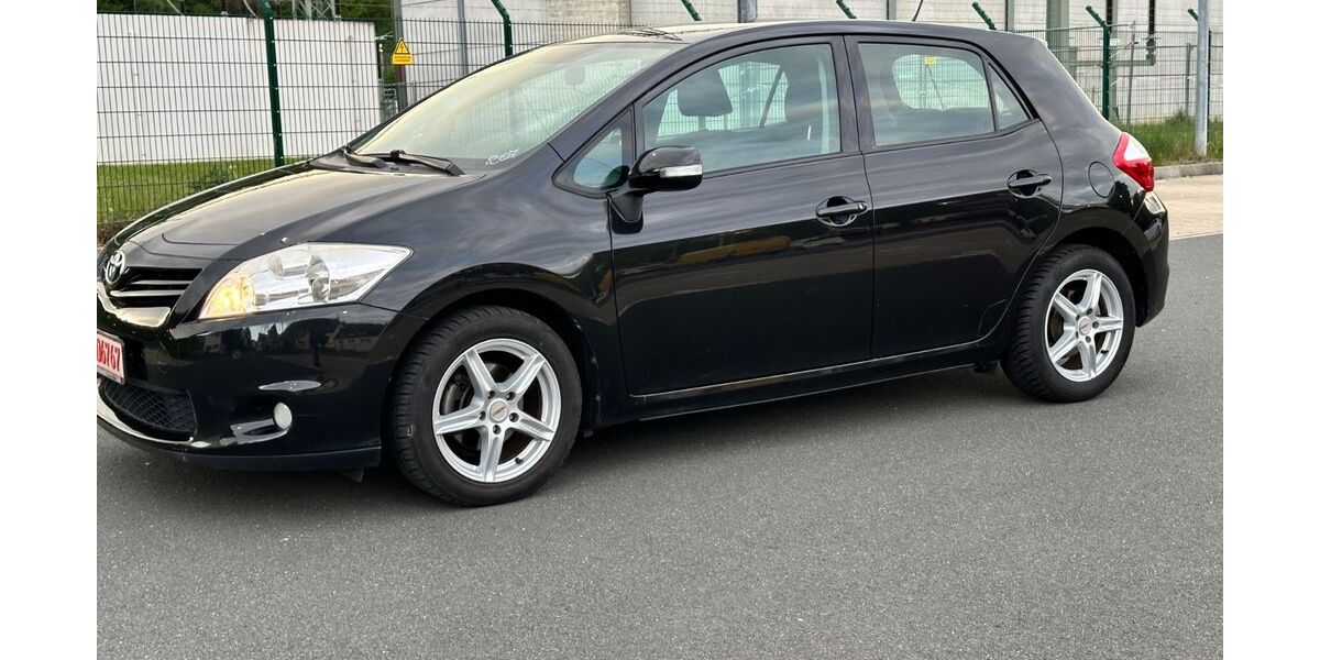 Toyota Auris 179.860 km 4.799 &euro; Siegen 57080