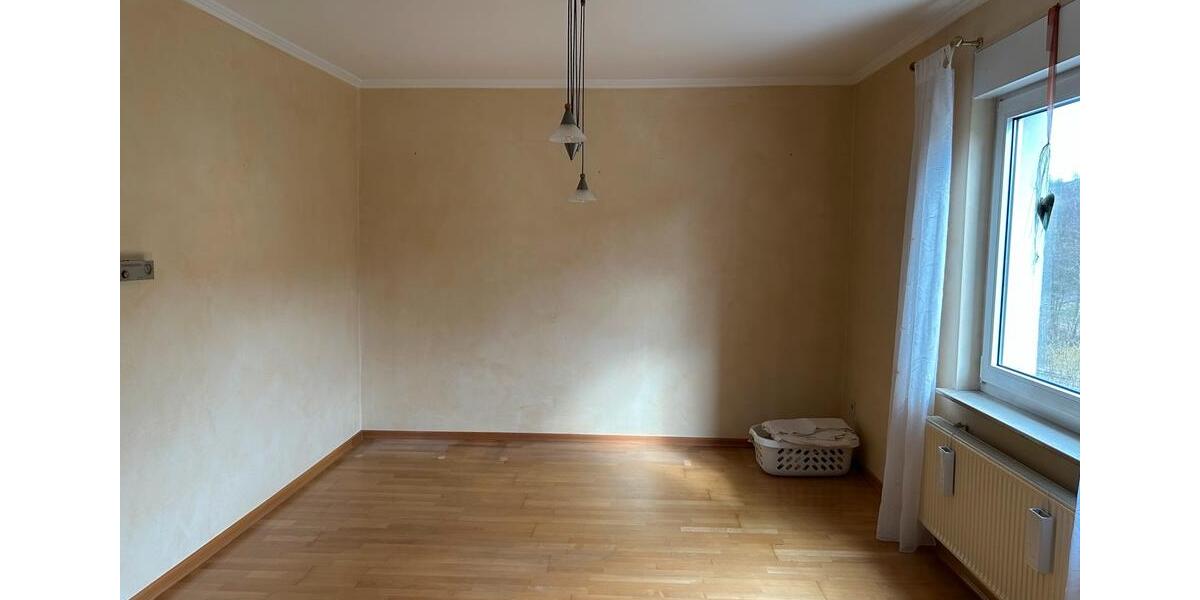 Etagenwohnung Kirchhundem - 4 Zimmer, 150 m&sup2;, 900&euro; | Angebot:25297098