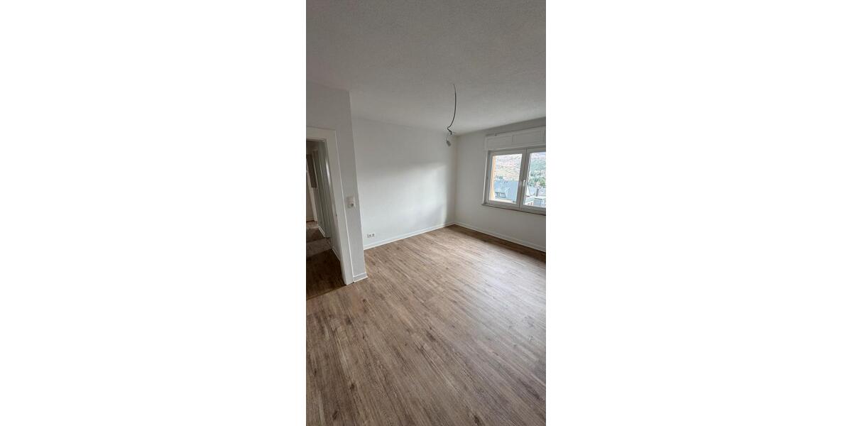 Etagenwohnung Mudersbach - 5 Zimmer, 100 m&sup2;, 950&euro; | Angebot:25721220