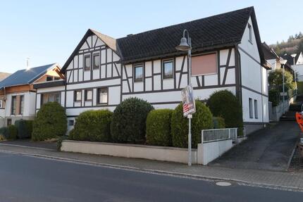 Haus Dillenburg Nanzenbach - 6 Zimmer, 250 m&sup2;, 229.000&euro; | Angebot:26791526