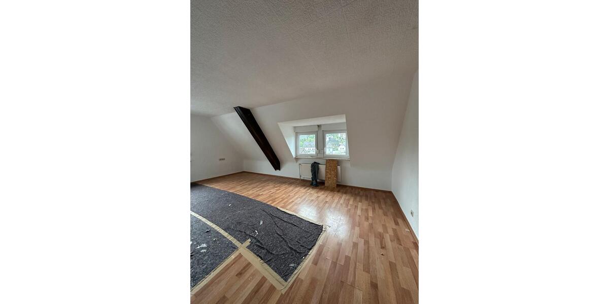 Dachgeschoßwohnung Siegen Dillnhütten - 2 Zimmer, 70 m&sup2;, 600&euro; | Angebot:26485677