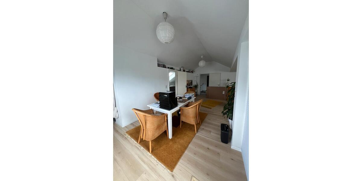 Dachgeschoßwohnung Herborn - 1 Zimmer, 90 m&sup2;, 850&euro; | Angebot:25947880
