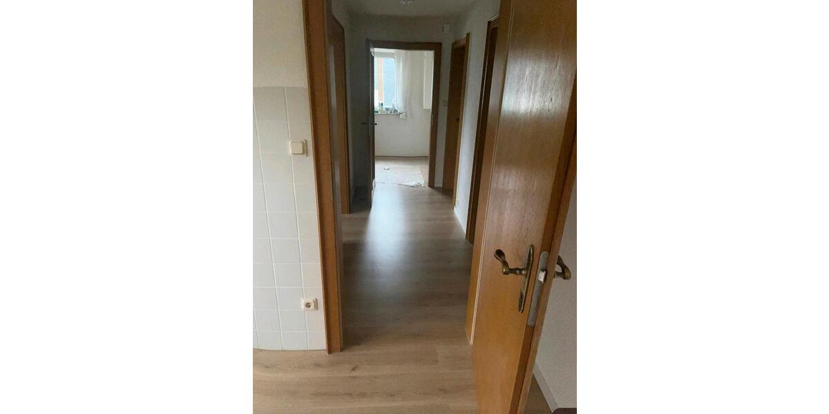 Dachgeschoßwohnung Siegen Dillnhütten - 4 Zimmer, 80 m&sup2;, 950&euro; | Angebot:25974935