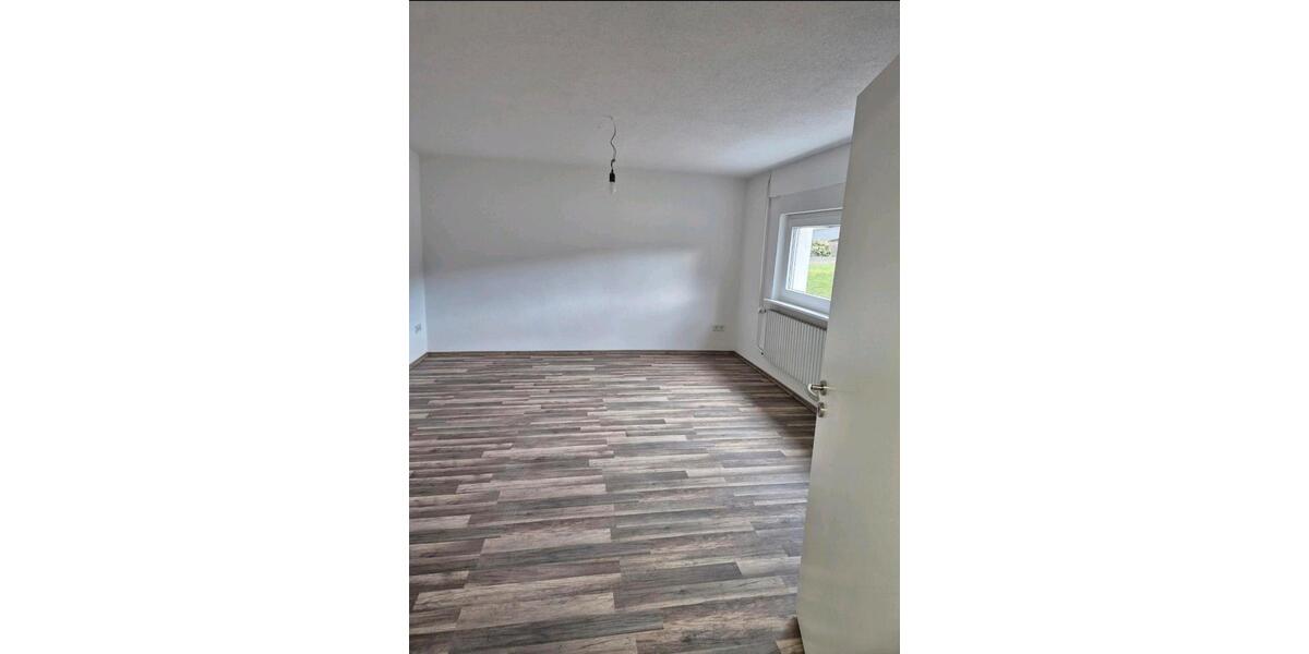 Erdgeschoßwohnung Netphen - 3 Zimmer, 82 m&sup2;, 600&euro; | Angebot:26040979