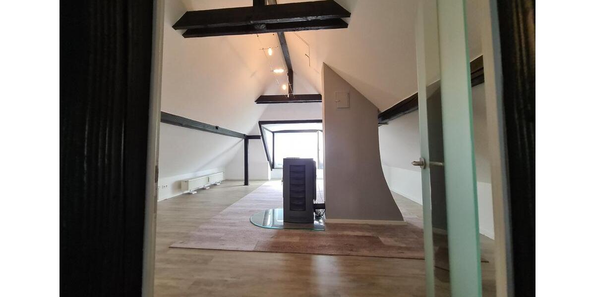 Dachgeschoßwohnung Hachenburg - 2.5 Zimmer, 73 m&sup2;, 660&euro; | Angebot:24237433