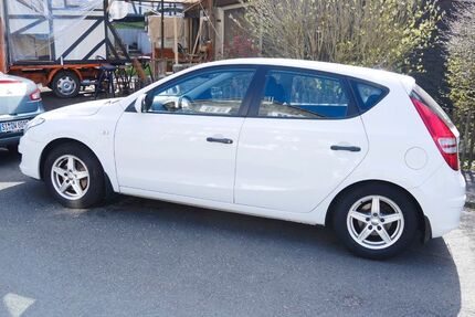 Hyundai i30 124.980 km 2.950 &euro; Siegen 57078