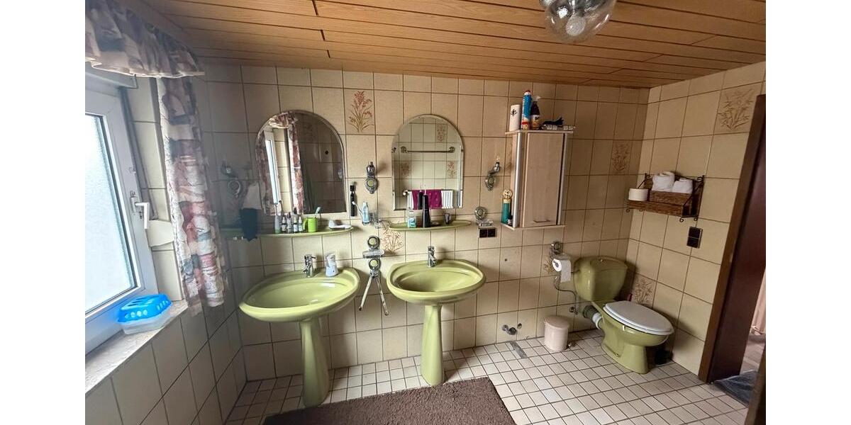 Etagenwohnung Breitscheid - 8 Zimmer, 147 m&sup2;, 800&euro; | Angebot:26038489
