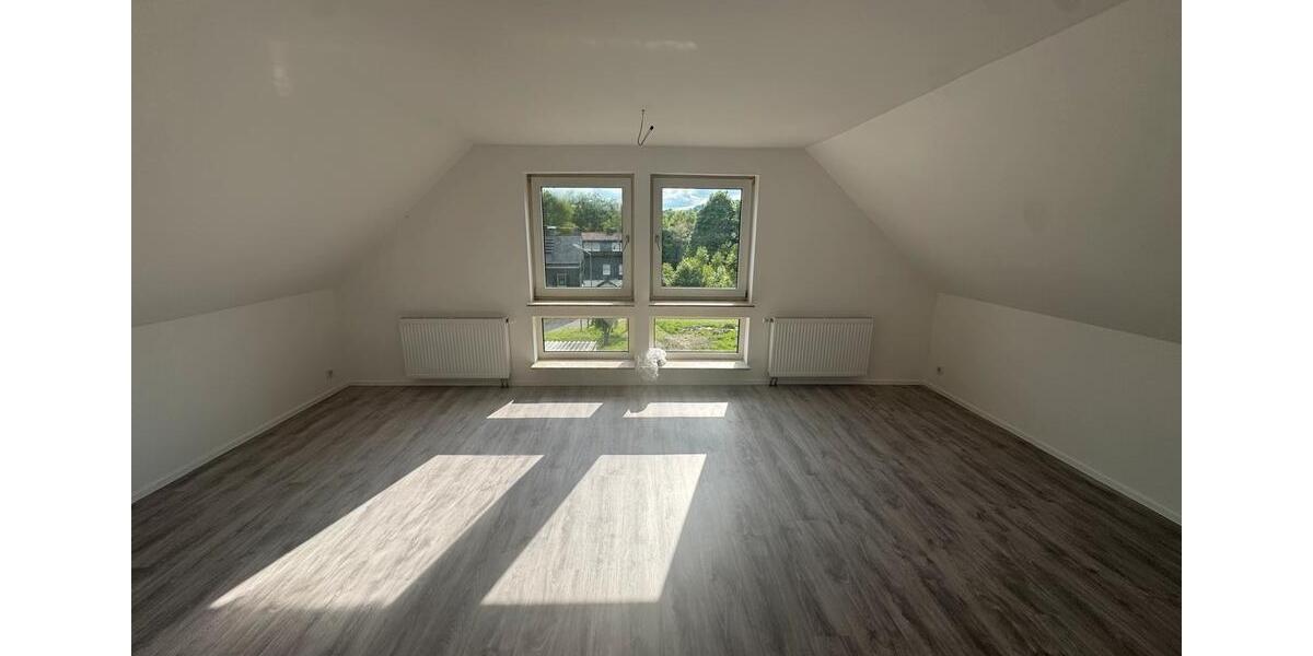 Dachgeschoßwohnung Kreuztal - 5.5 Zimmer, 75 m&sup2;, 700&euro; | Angebot:25721902