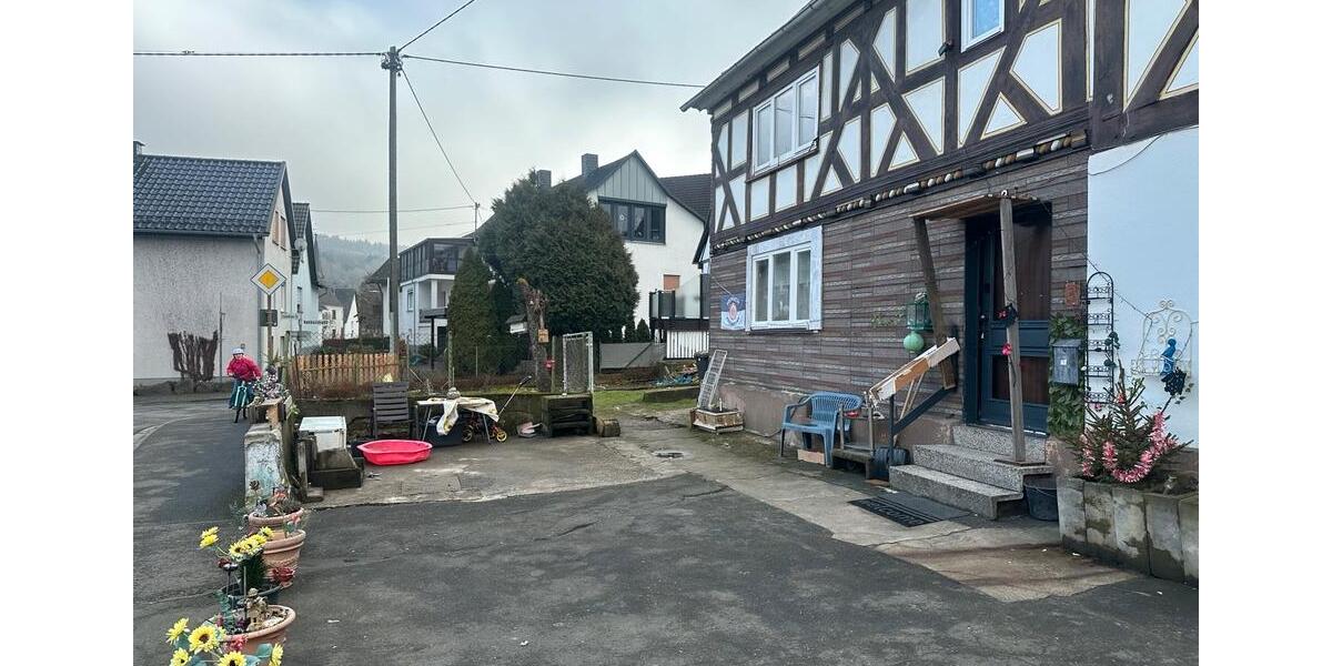 Einfamilienhaus Haiger - 6 Zimmer, 140 m&sup2;, 155.000&euro; | Angebot:25256147
