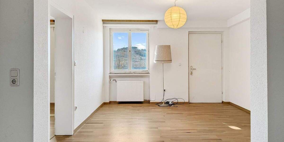 Einfamilienhaus Bad Laasphe - 7 Zimmer, 183 m&sup2;, 286.000&euro; | Angebot:25663940
