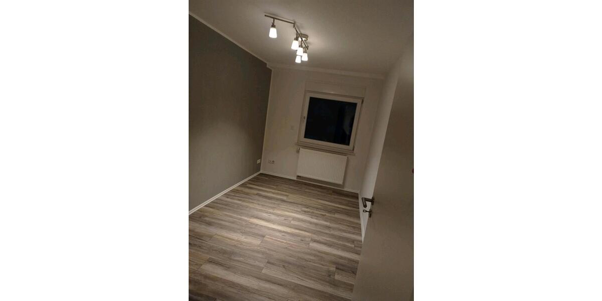 Erdgeschoßwohnung Hof - 3 Zimmer, 83 m&sup2;, 600&euro; | Angebot:26659472