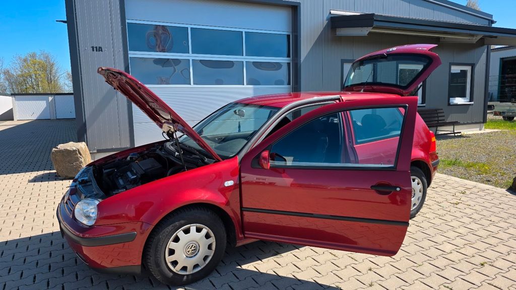 VW Golf 94.000 km 950 &euro; Erndtebrück 57339
