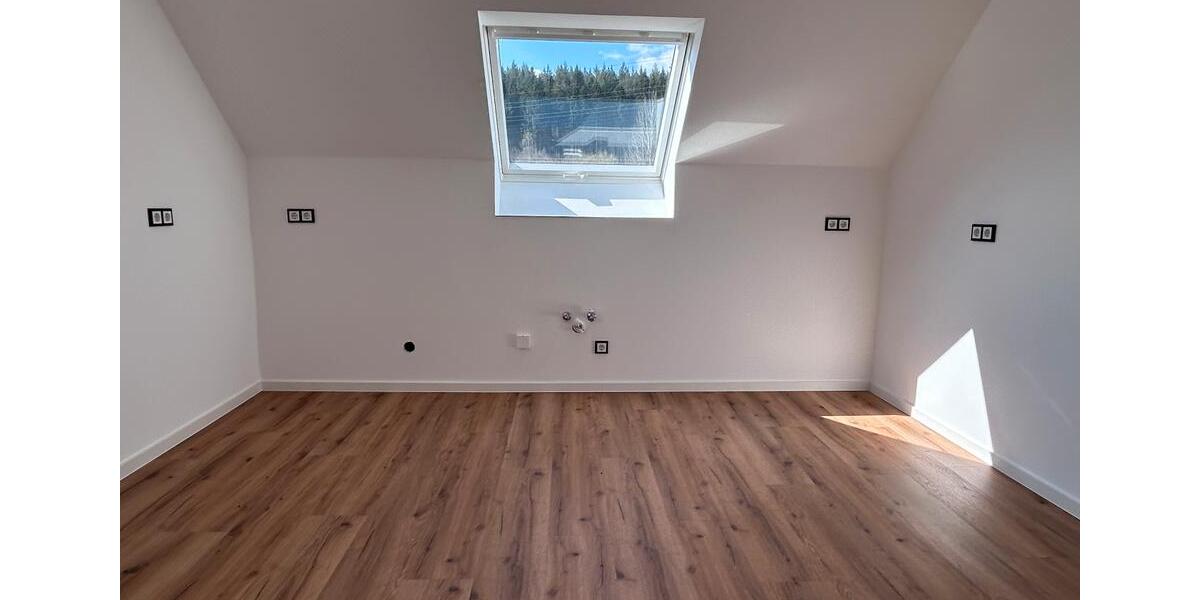 Dachgeschoßwohnung Kreuztal - 3 Zimmer, 96 m&sup2;, 864&euro; | Angebot:25974849