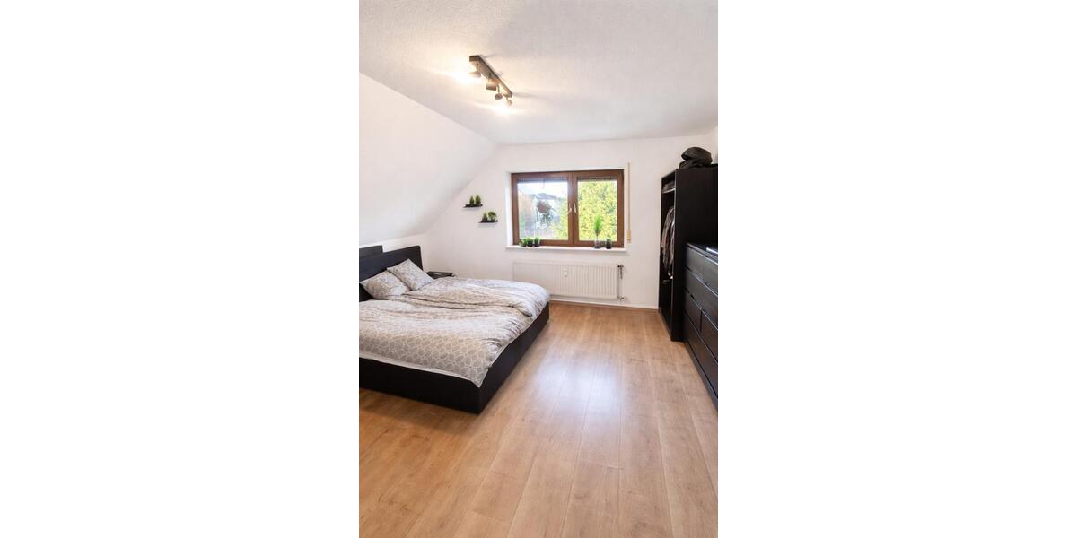 Dachgeschoßwohnung Etzbach - 3 Zimmer, 98 m&sup2;, 690&euro; | Angebot:25965340
