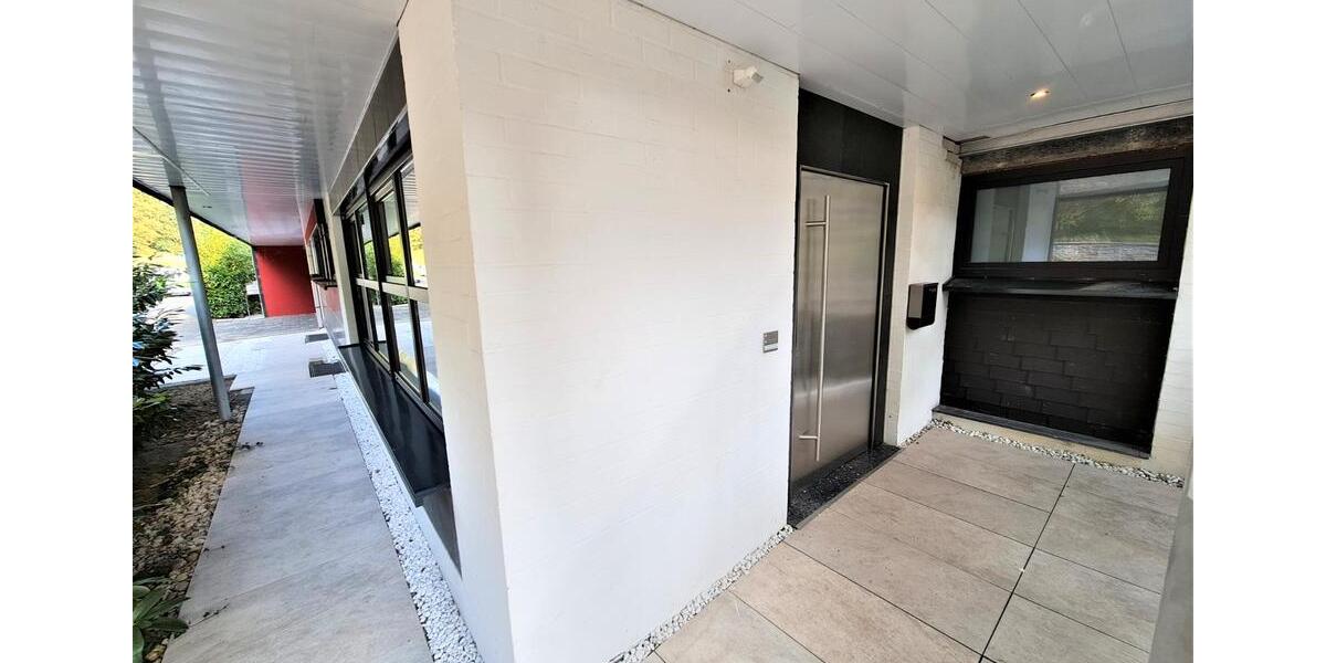 Erdgeschoßwohnung Siegen - 4 Zimmer, 140 m&sup2;, 1.350&euro; | Angebot:26038156