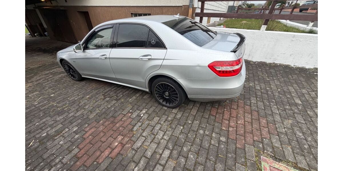 Mercedes-Benz E 220 231.000 km 6.500 &euro; Hattert 57644