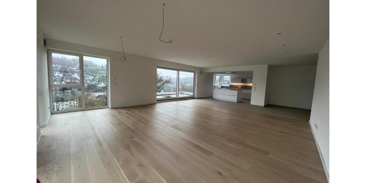 Maisonettenwohnung Siegen - 5 Zimmer, 190 m&sup2;, 1.900&euro; | Angebot:26602676