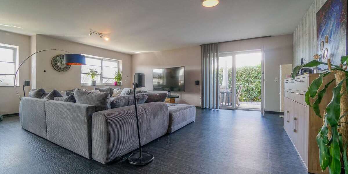 Sonniges Traumhaus mit viel Platz in Haiger OT - Einfamilienhaus Haiger | Angebot:27197051