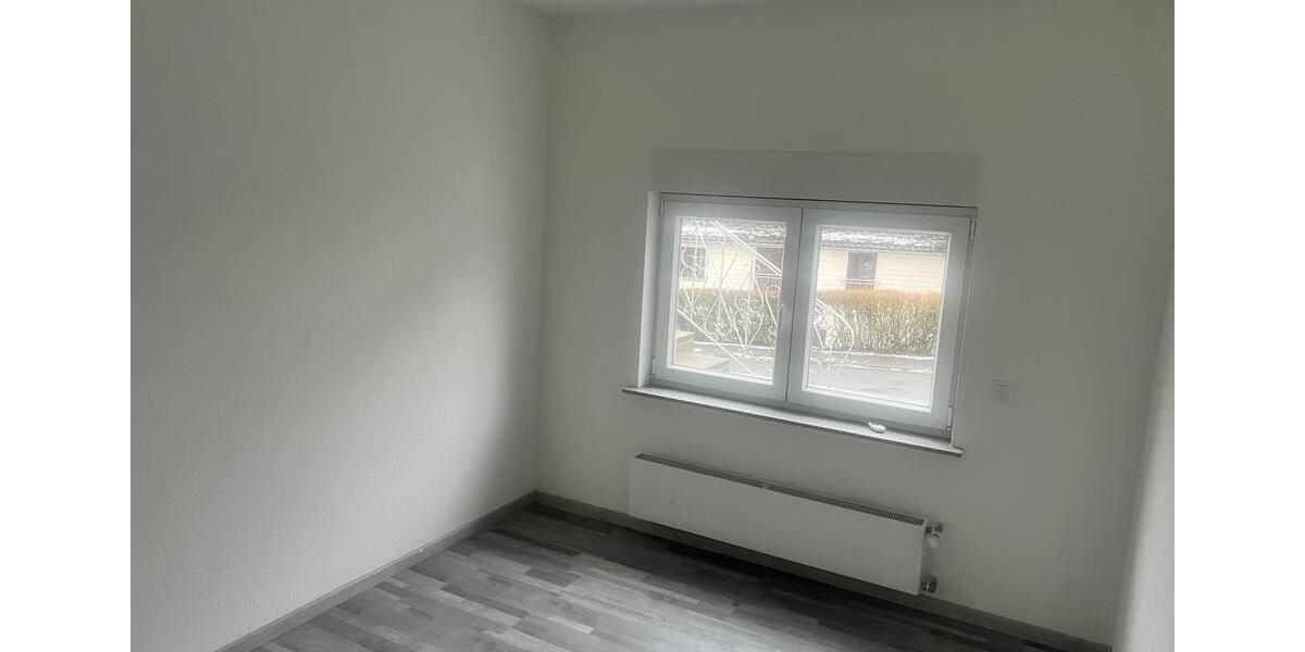 Erdgeschoßwohnung Hof - 3 Zimmer, 83 m&sup2;, 670&euro; | Angebot:25456667