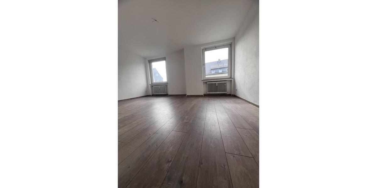 Etagenwohnung Siegen - 5 Zimmer, 111 m&sup2;, 1.150&euro; | Angebot:26020529