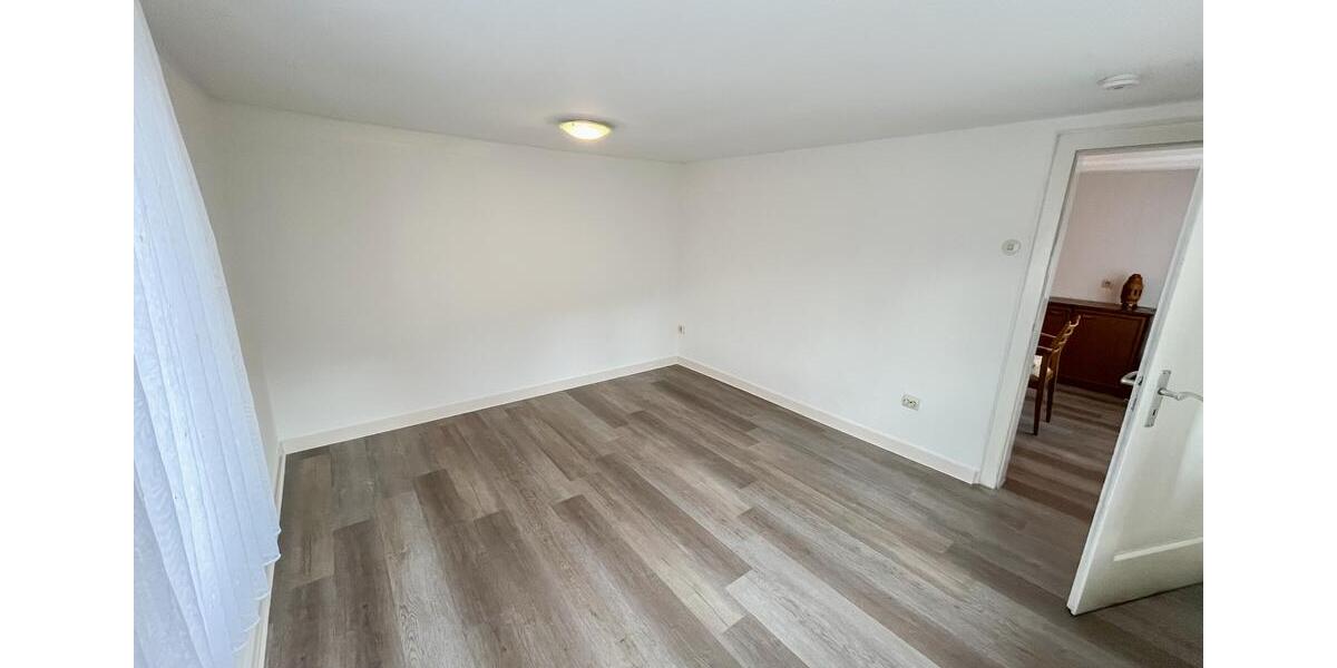 Etagenwohnung Siegen Eiserfeld - 3 Zimmer, 159 m&sup2;, 1.125&euro; | Angebot:26194327