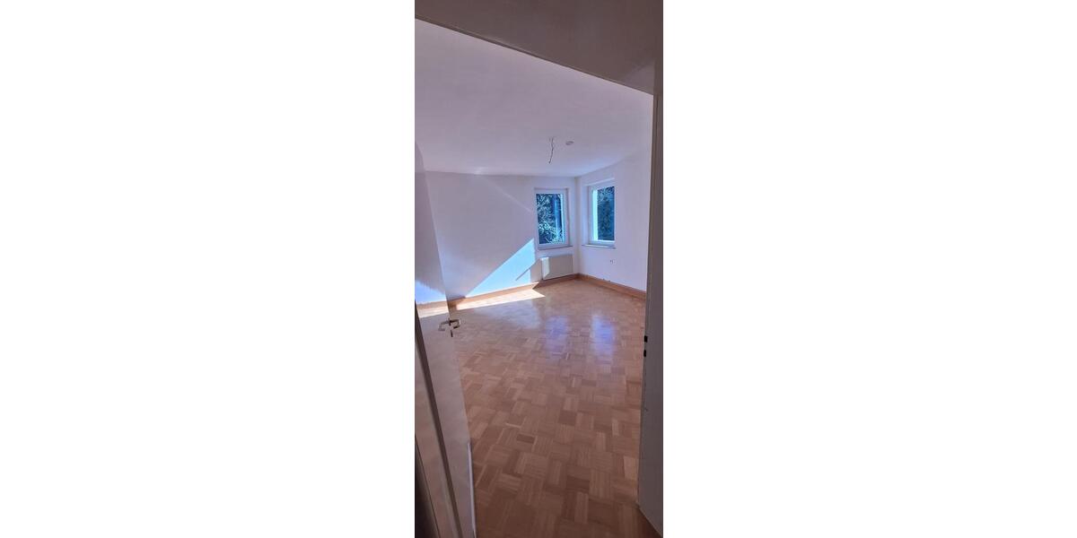 Etagenwohnung Siegen - 4 Zimmer, 107 m&sup2;, 950&euro; | Angebot:25935462