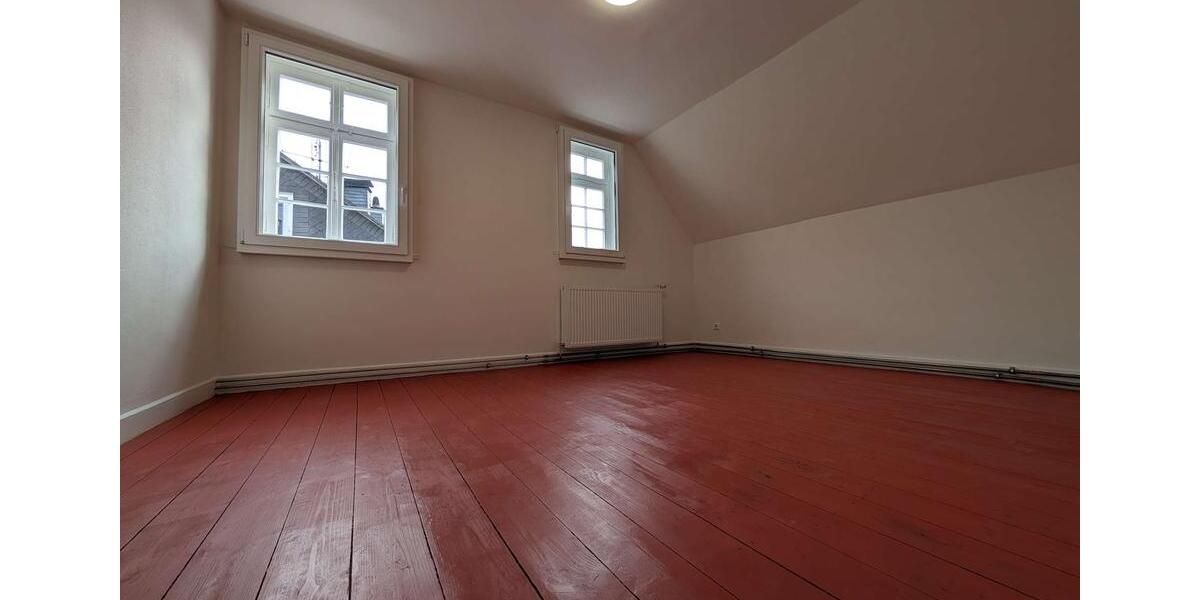 Dachgeschoßwohnung Bad Laasphe - 3 Zimmer, 74 m&sup2;, 686&euro; | Angebot:26031849