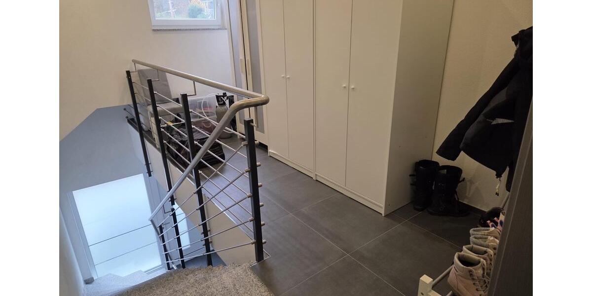 Dachgeschoßwohnung Siegen - 4 Zimmer, 103 m&sup2;, 1.200&euro; | Angebot:25402751