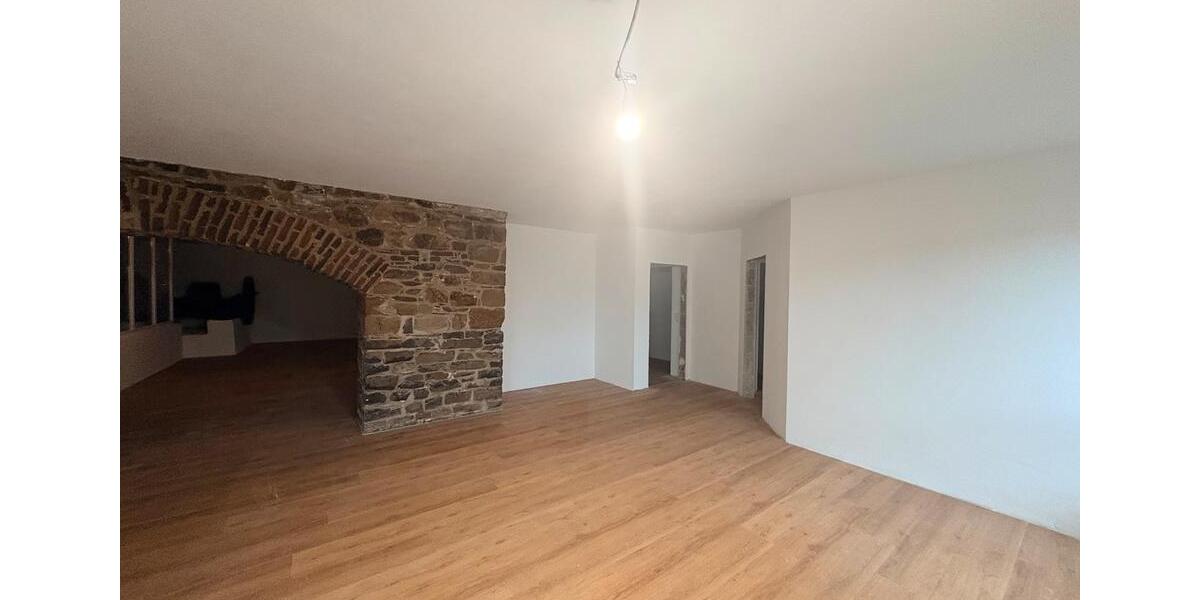 Erdgeschoßwohnung Hattert - 4 Zimmer, 120 m&sup2;, 1.000&euro; | Angebot:25893772