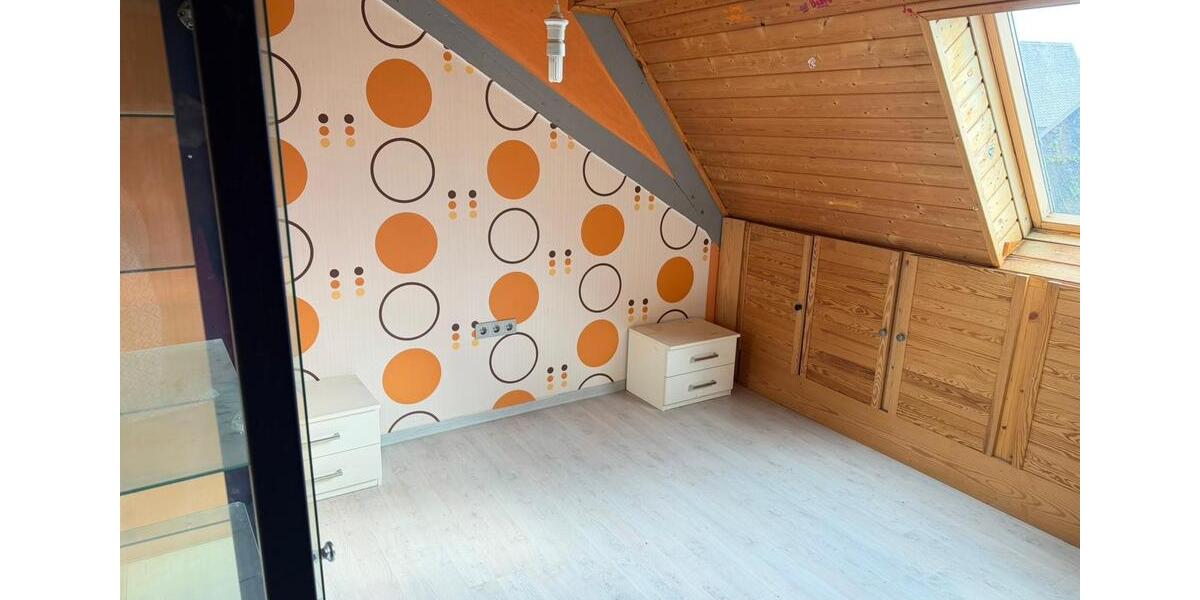 Einfamilienhaus Weitefeld - 9 Zimmer, 211 m&sup2;, 1.450&euro; | Angebot:26008565