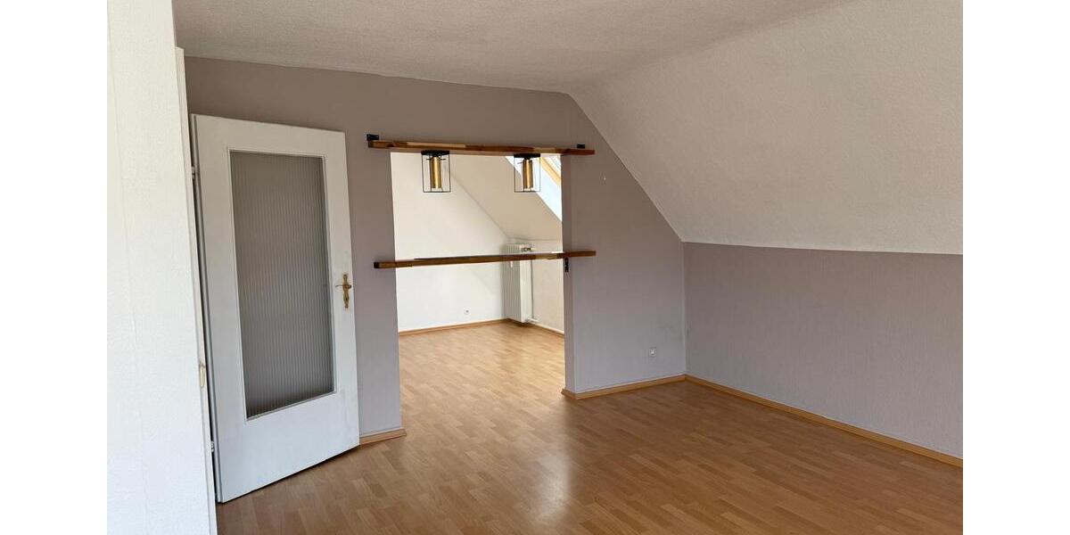 Dachgeschoßwohnung Waldbröl - 2.5 Zimmer, 70 m&sup2;, 450&euro; | Angebot:25867896