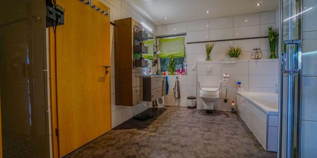 Sonniges Traumhaus mit viel Platz in Haiger OT - Einfamilienhaus Haiger | Angebot:27197051