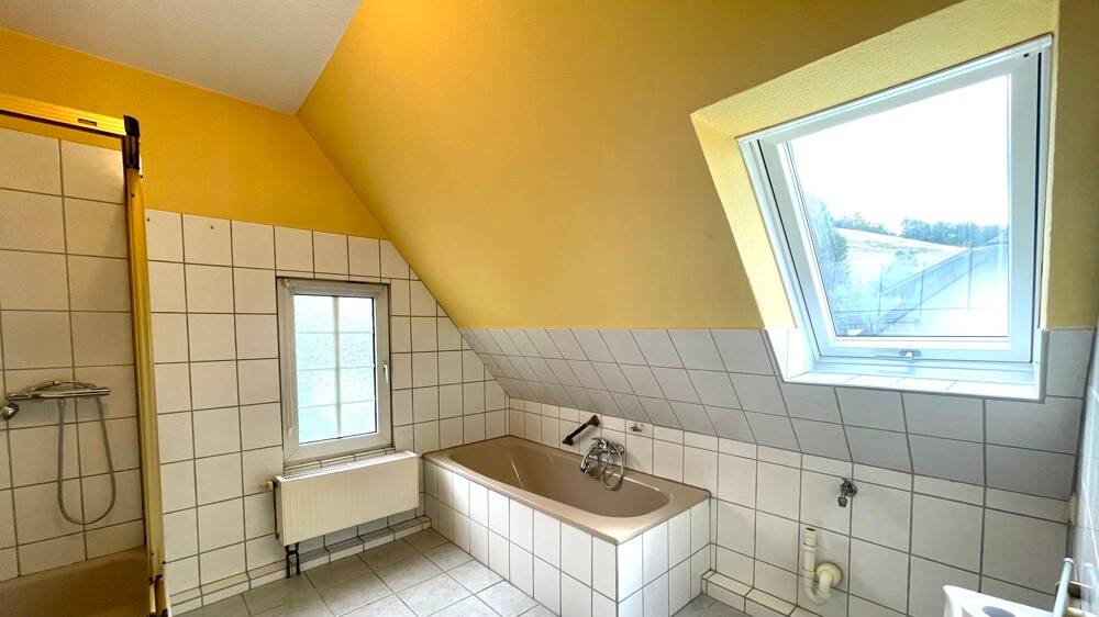 Mehrfamilienhaus, Wohnhaus Lennestadt / Bonzel Bonzel - 1 Zimmer, 337 m&sup2;, 299.000&euro; | Angebot:25736033