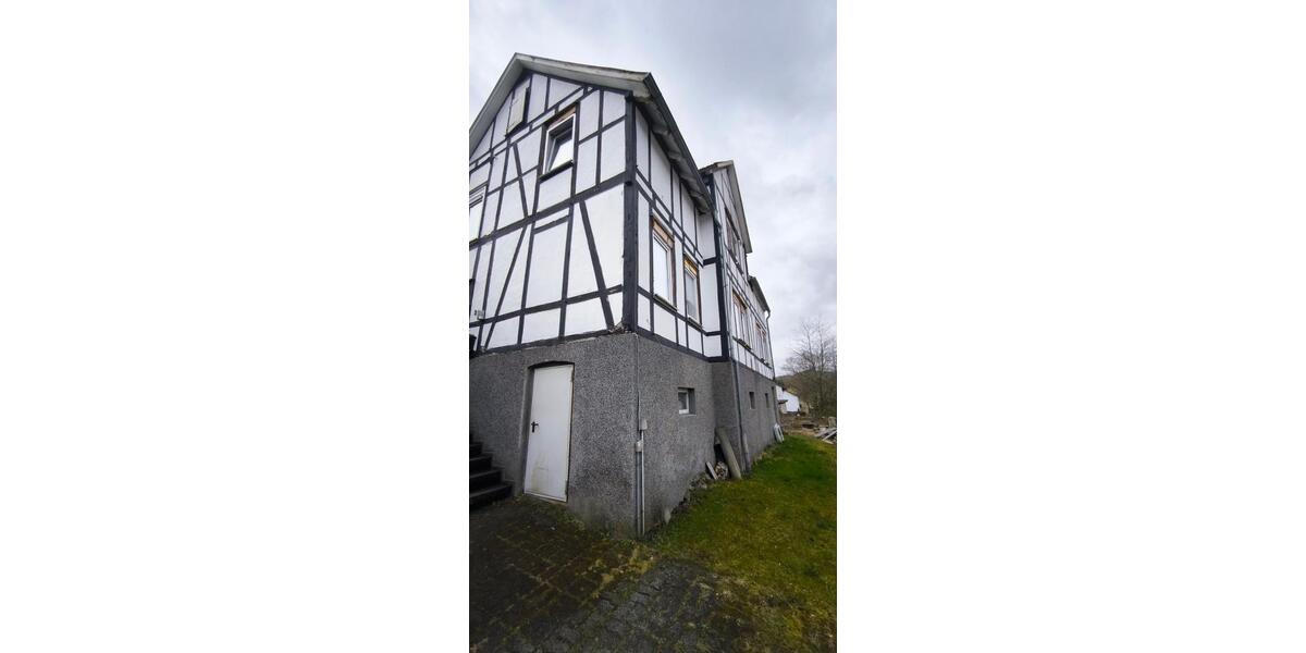 Mehrfamilienhaus, Wohnhaus Lennestadt - 8 Zimmer, 140 m&sup2;, 150.000&euro; | Angebot:27016994