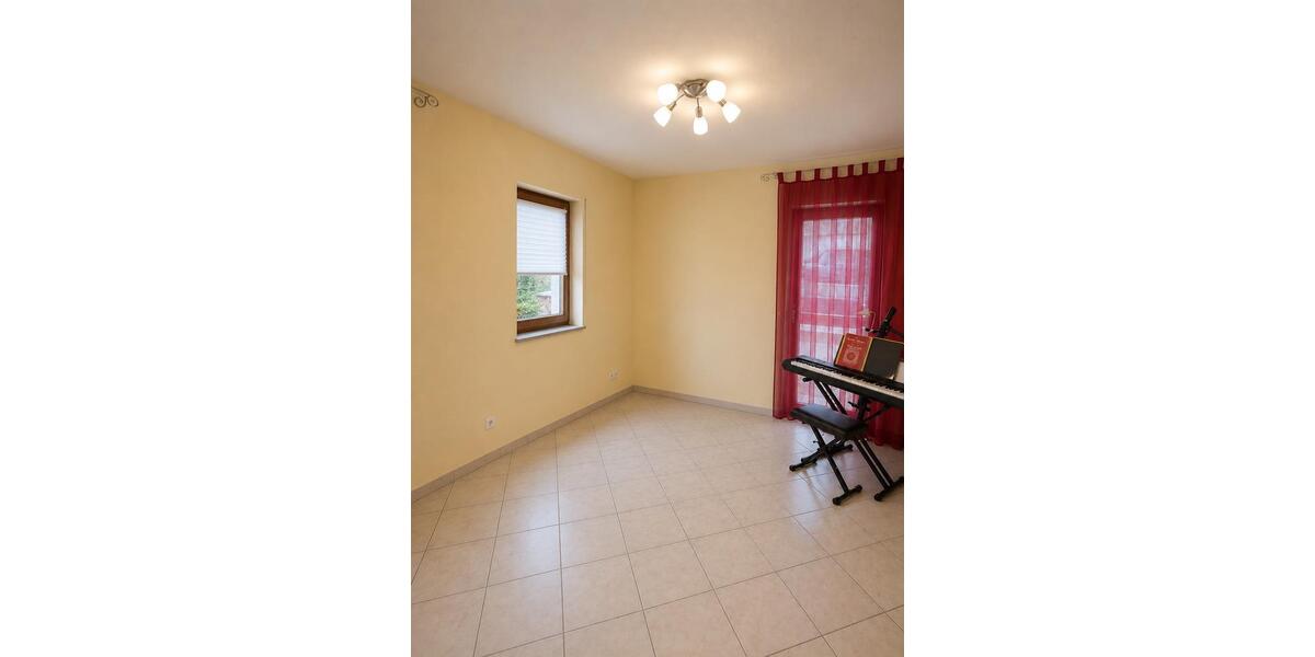 Doppelhaushälfte Lennestadt - 7.5 Zimmer, 145 m&sup2;, 379.000&euro; | Angebot:27048330